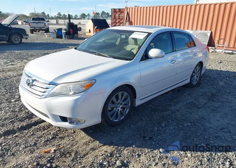 2011 Toyota Avalon Limited z USA, uszkodzony, nr VIN 4T1BK3DB5BU383313